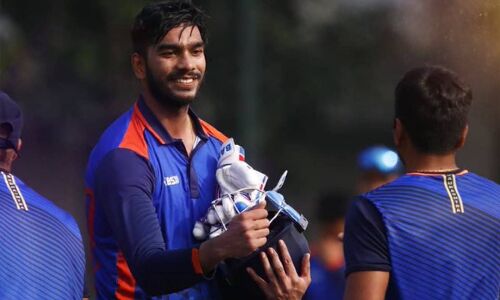 രജനിയുടെ പിറന്നാള്‍ ദിനത്തില്‍ വെങ്കിടേഷിന് സെഞ്ചുറി; രജനി സ്റ്റൈലില്‍ ആഹ്ലാദ പ്രകടനവും