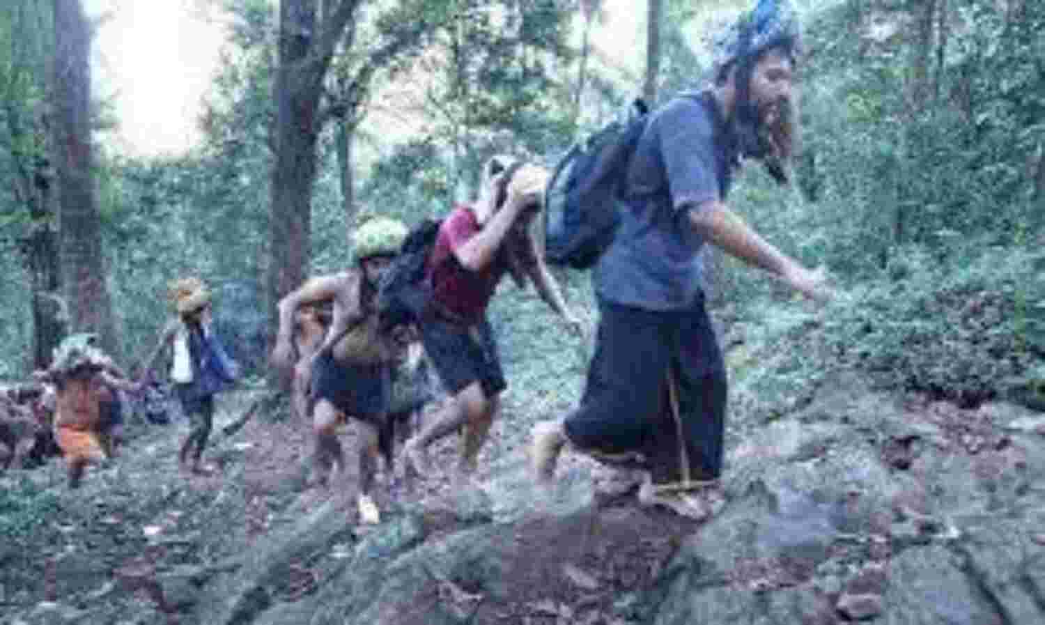 ശബരിമല: നിയന്ത്രണങ്ങള് പിന്വലിച്ചു; നീലിമല വഴി തീര്ഥാടകര് പോയി തുടങ്ങി ശബരിമല: നിയന്ത്രണങ്ങള് പിന്വലിച്ചു; നീലിമല വഴി തീര്ഥാടകര് പോയി തുടങ്ങി