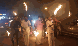 വിസിക്കെതിരേ സമരം ശക്തമാക്കി കെഎസ്‌യു; രാജി ആവശ്യവുമായി വസതിയിലേക്ക് തീപന്തവുമായി നൈറ്റ് മാര്‍ച്ച് നടത്തി