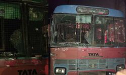 കശ്മീർ: പോലിസിനു നേർക്ക് വെടിവയ്പ്പ്; രണ്ട് പേർ കൊല്ലപ്പെട്ടു, 12 പേർക്ക് പരിക്ക്