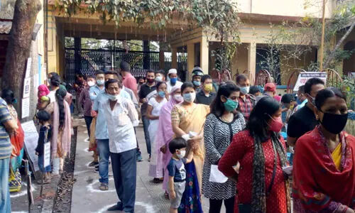 ആധാര് കാര്ഡും തിരഞ്ഞെടുപ്പ് തിരിച്ചറിയല് കാര്ഡും ബന്ധിപ്പിക്കണം; തിരഞ്ഞെടുപ്പ് നിയമത്തില് പരിഷ്കാരം കൊണ്ടുവരാനൊരുങ്ങി കേന്ദ്ര സര്ക്കാര് ആധാര് കാര്ഡും തിരഞ്ഞെടുപ്പ് തിരിച്ചറിയല് കാര്ഡും ബന്ധിപ്പിക്കണം; തിരഞ്ഞെടുപ്പ് നിയമത്തില് പരിഷ്കാരം കൊണ്ടുവരാനൊരുങ്ങി കേന്ദ്ര സര്ക്കാര്