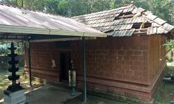 പച്ചീരി ജലദുര്ഗ ക്ഷേത്രത്തില് വീണ്ടും മോഷണം; പണവും സിസിടിവി ഹാര്ഡ് ഡിസ്കും കവര്ന്നു പച്ചീരി ജലദുര്ഗ ക്ഷേത്രത്തില് വീണ്ടും മോഷണം; പണവും സിസിടിവി ഹാര്ഡ് ഡിസ്കും കവര്ന്നു