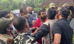 കുറുക്കന്മൂലയിലെ കടുവയെ പിടികൂടാന് വൈകുന്നു; നാട്ടുകാരും വനംവകുപ്പ് ഉദ്യോഗസ്ഥരും തമ്മില് വാക്കേറ്റവും കൈയാങ്കളിയും കുറുക്കന്മൂലയിലെ കടുവയെ പിടികൂടാന് വൈകുന്നു; നാട്ടുകാരും വനംവകുപ്പ് ഉദ്യോഗസ്ഥരും തമ്മില് വാക്കേറ്റവും കൈയാങ്കളിയും