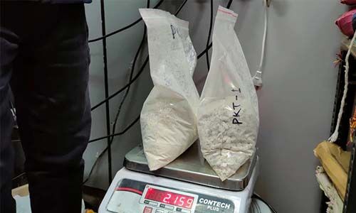 15 കോടി വിലവരുന്ന ഹെറോയിനുമായി വിദേശ വനിത വിമാനത്താവളത്തില് പിടിയില് 15 കോടി വിലവരുന്ന ഹെറോയിനുമായി വിദേശ വനിത വിമാനത്താവളത്തില് പിടിയില്