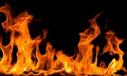 ക്ഷേത്രത്തിന്റെ മേല്‍ക്കൂരയ്ക്കു തീപിടിച്ചു