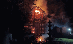 മേക്കന്നോളി ക്ഷേത്രത്തിലെ തീപിടിത്തം; ചുറ്റു വിളക്കില് നിന്ന് തീ പടര്ന്നതെന്ന് നിഗമനം മേക്കന്നോളി ക്ഷേത്രത്തിലെ തീപിടിത്തം; ചുറ്റു വിളക്കില് നിന്ന് തീ പടര്ന്നതെന്ന് നിഗമനം