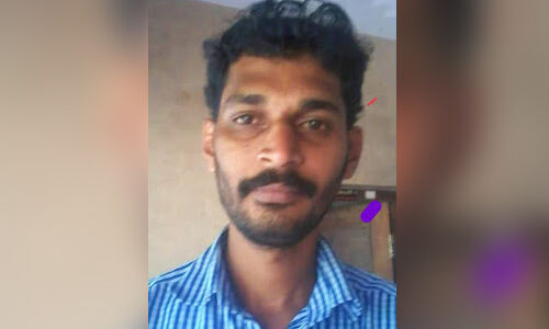കണ്ണൂരിലെ പഴയ കെട്ടിടത്തില് യുവാവിന്റെ അഴുകിയ മൃതദേഹം കണ്ടെത്തി കണ്ണൂരിലെ പഴയ കെട്ടിടത്തില് യുവാവിന്റെ അഴുകിയ മൃതദേഹം കണ്ടെത്തി