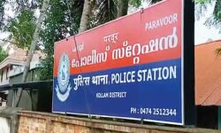 പരവൂര്‍ പോലിസ് സ്‌റ്റേഷനു മുന്നില്‍ യുവതിയുടെ ആത്മഹത്യാ ശ്രമം