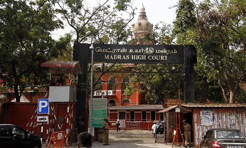 ദേശീയ സുരക്ഷാ പരാമര്ശം വിമര്ശിക്കാന് പാടില്ലാത്ത വിശുദ്ധ പശുവോ; ചിരിപ്പിക്കുന്നതും പൗരന്റെ കടമയെന്ന് മദ്രാസ് ഹൈക്കോടതി ദേശീയ സുരക്ഷാ പരാമര്ശം വിമര്ശിക്കാന് പാടില്ലാത്ത വിശുദ്ധ പശുവോ; ചിരിപ്പിക്കുന്നതും പൗരന്റെ കടമയെന്ന് മദ്രാസ് ഹൈക്കോടതി
