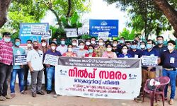 നില്‍പ് സമരം പതിനെട്ടാം ദിവസത്തിലേക്ക്; ക്രിസ്മസ് ആഘോഷം സെക്രട്ടേറിയറ്റ് പടിക്കലാക്കി സര്‍ക്കാര്‍ ഡോക്ടര്‍മാര്‍