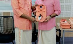 കമാന്ഡോ ഷര്ട്ടുകളുമായി ഹാന്റക്സ്; പുതിയ ബ്രാന്റ് പുറത്തിറക്കിയത് മോഹന്ലാല് കമാന്ഡോ ഷര്ട്ടുകളുമായി ഹാന്റക്സ്; പുതിയ ബ്രാന്റ് പുറത്തിറക്കിയത് മോഹന്ലാല്