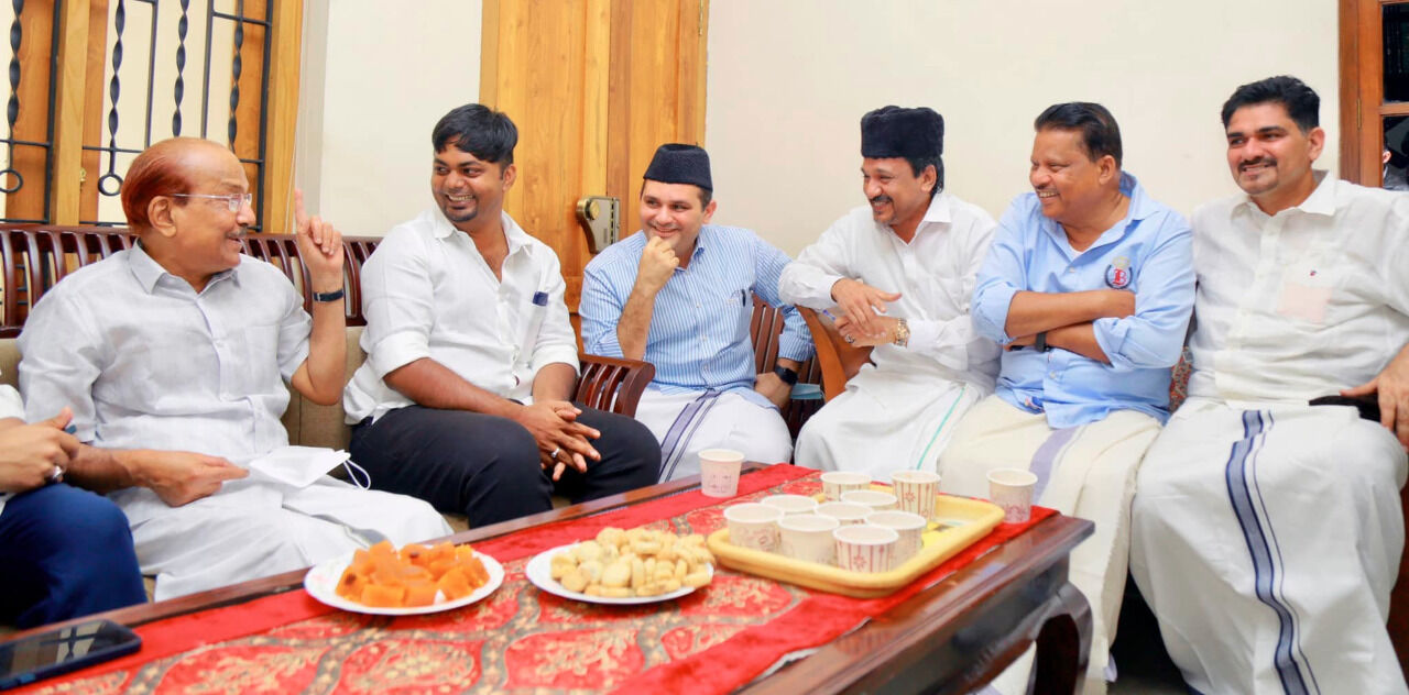 തമിഴ് സിനിമ ബ്ലഡ് മണിയുടെ കഥാകൃത്ത് പാണക്കാട്ടെത്തി; തമിഴ് ജനതയുടെ ആദരവും നന്ദിയും അറിയിച്ചു