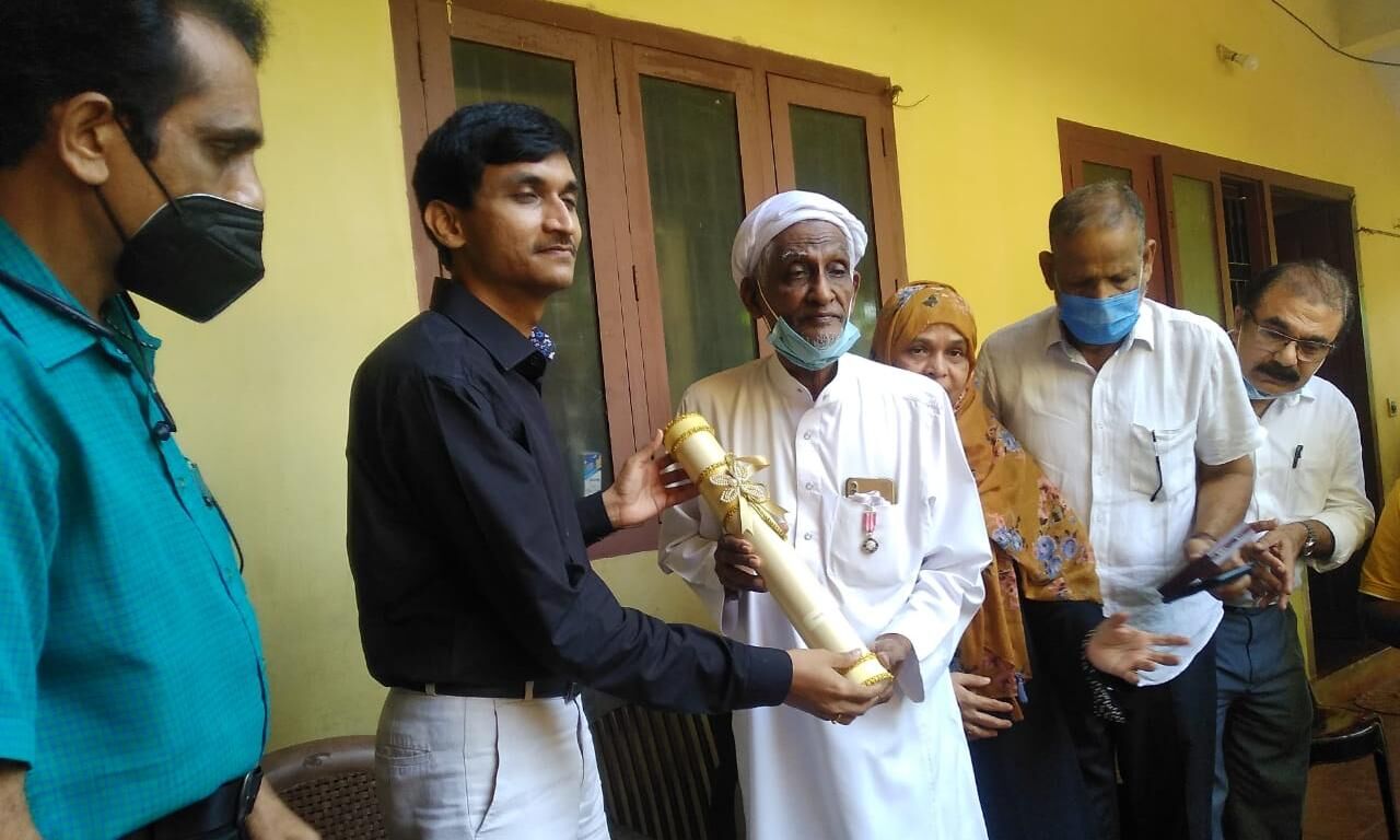 പ്രഫ. കെ എസ് മണിലാലിനും അലി മണിക്ഫാനും പത്മശ്രീ പുരസ്കാരങ്ങള് വിതരണം ചെയ്തു പ്രഫ. കെ എസ് മണിലാലിനും അലി മണിക്ഫാനും പത്മശ്രീ പുരസ്കാരങ്ങള് വിതരണം ചെയ്തു