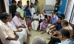 മുസ്ലിംലീഗിന്റേയും ക്രൈസ്തവ സഭയുടേയും നേതാക്കള് കെ എസ് ഷാന്റെ വസതി സന്ദര്ശിച്ചു മുസ്ലിംലീഗിന്റേയും ക്രൈസ്തവ സഭയുടേയും നേതാക്കള് കെ എസ് ഷാന്റെ വസതി സന്ദര്ശിച്ചു