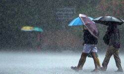 തമിഴ്‌നാട്ടില്‍ കനത്ത മഴ: മൂന്ന് മരണം; നാല് ജില്ലകളില്‍ റെഡ് അലര്‍ട്ട്