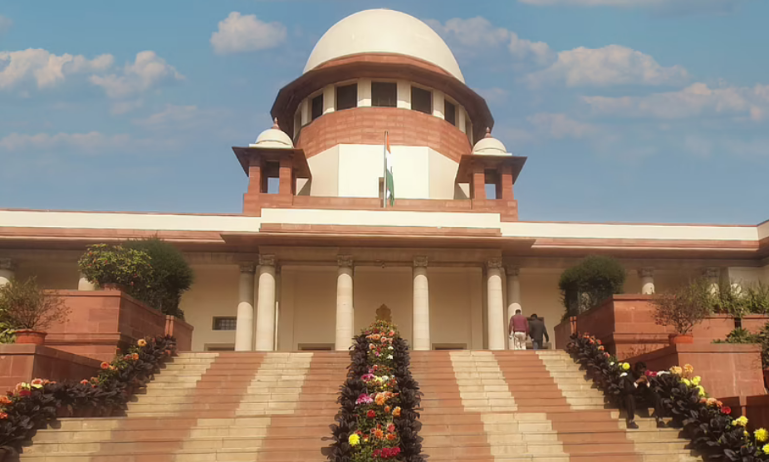 ഒമിക്രോണ്: സുപ്രിം കോടതി നടപടികള് വീണ്ടും വെര്ച്വല് ഹിയറിങ് സംവിധാനത്തിലേക്ക് ഒമിക്രോണ്: സുപ്രിം കോടതി നടപടികള് വീണ്ടും വെര്ച്വല് ഹിയറിങ് സംവിധാനത്തിലേക്ക്