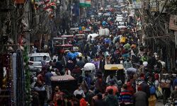 ഡല്‍ഹി വീണ്ടും കൊവിഡ് തരംഗത്തിലേക്ക്; ഇന്നത്തോടെ പ്രതിദിന രോഗബാധ 10,000 കടക്കുമെന്ന് ഡല്‍ഹി സര്‍ക്കാരിന്റെ മുന്നറിയിപ്പ്