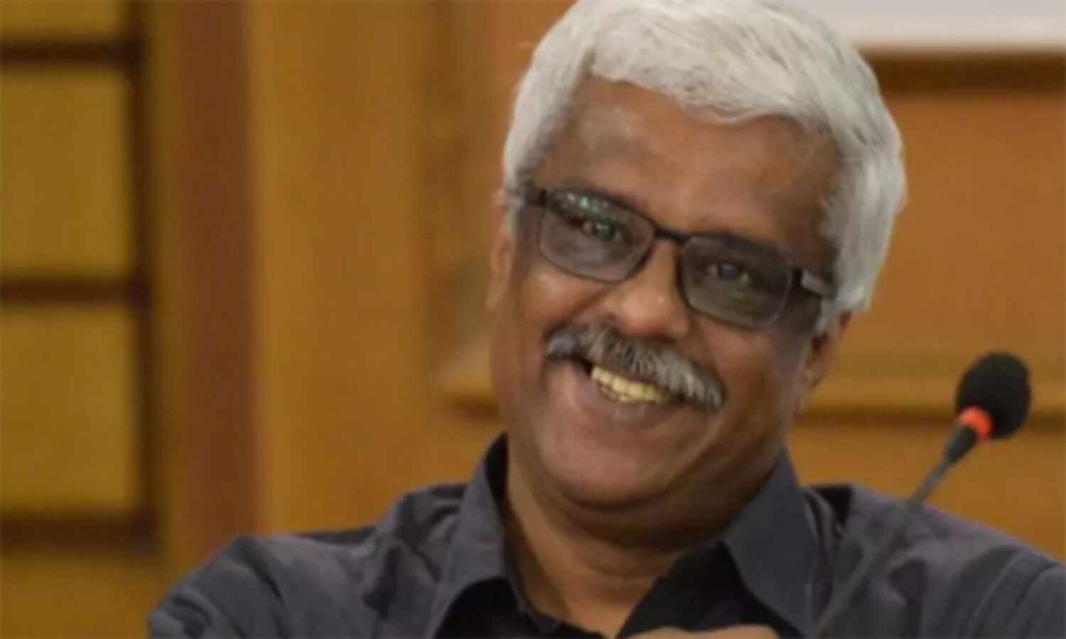 സ്വര്ണക്കടത്ത് കേസില് സസ്പെന്ഷനിലായിരുന്ന എം ശിവശങ്കര് സര്വീസില് തിരികെ പ്രവേശിച്ചു സ്വര്ണക്കടത്ത് കേസില് സസ്പെന്ഷനിലായിരുന്ന എം ശിവശങ്കര് സര്വീസില് തിരികെ പ്രവേശിച്ചു