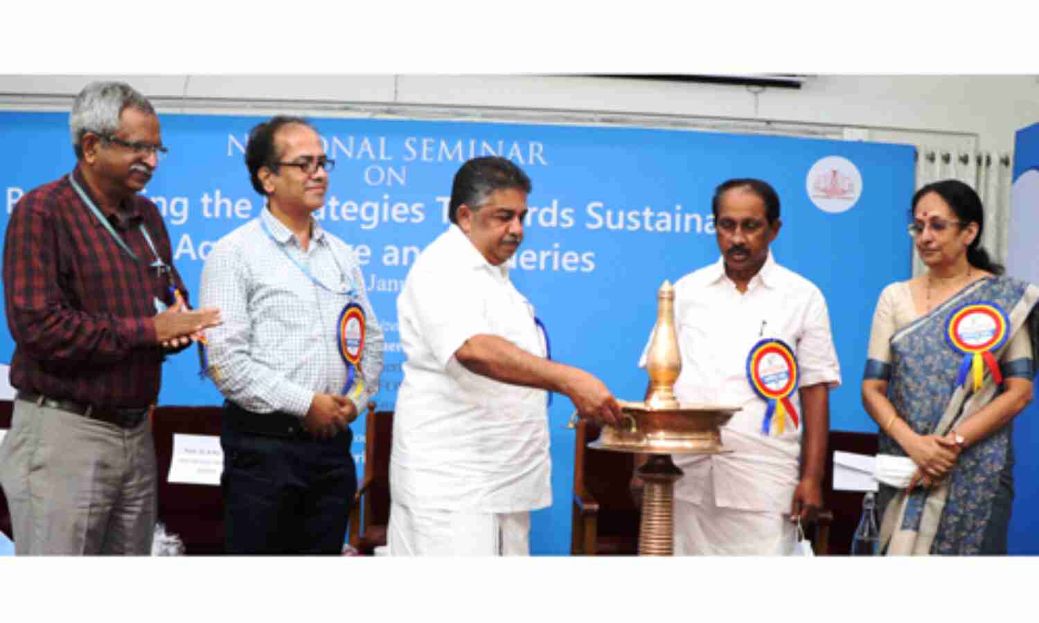 കേരളം ഉള്ക്കടല് മല്സ്യബന്ധനത്തിന് ഉടന് അനുമതി നല്കും: മന്ത്രി സജി ചെറിയാന് കേരളം ഉള്ക്കടല് മല്സ്യബന്ധനത്തിന് ഉടന് അനുമതി നല്കും: മന്ത്രി സജി ചെറിയാന്