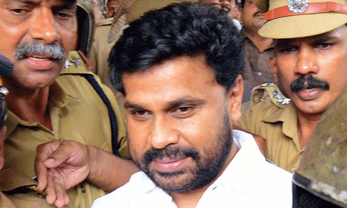 അന്വേഷണ ഉദ്യോഗസ്ഥരെ അപായപ്പെടുത്താന് ഗൂഢാലോചന: ദിലീപിന്റെയും കൂട്ടു പ്രതികളുടെയും ചോദ്യം ചെയ്യല് പൂര്ത്തിയായി അന്വേഷണ ഉദ്യോഗസ്ഥരെ അപായപ്പെടുത്താന് ഗൂഢാലോചന: ദിലീപിന്റെയും കൂട്ടു പ്രതികളുടെയും ചോദ്യം ചെയ്യല് പൂര്ത്തിയായി