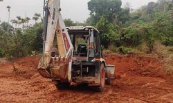 അനധികൃത മണ്ണെടുപ്പ്: വാഹനം പിടികൂടി