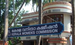 എറണാകുളത്തെ വനിതാ കമ്മിഷന് സിറ്റിങ്ങില് പരാതിപ്രളയം എറണാകുളത്തെ വനിതാ കമ്മിഷന് സിറ്റിങ്ങില് പരാതിപ്രളയം