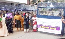 ബിന്ദു അമ്മിണി ഐക്യദാര്ഢ്യ സമിതിയുടെ തിരുവനന്തപുരം മാര്ച്ചില് പങ്കെടുത്ത അമ്പത് പേര്ക്കെതിരേ പോലിസ് കേസ് ബിന്ദു അമ്മിണി ഐക്യദാര്ഢ്യ സമിതിയുടെ തിരുവനന്തപുരം മാര്ച്ചില് പങ്കെടുത്ത അമ്പത് പേര്ക്കെതിരേ പോലിസ് കേസ്