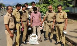 ഈന്തപഴത്തില് ഒളിപ്പിച്ച നിലയില് കഞ്ചാവ് പിടികൂടി ഈന്തപഴത്തില് ഒളിപ്പിച്ച നിലയില് കഞ്ചാവ് പിടികൂടി