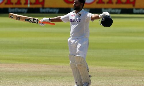 ഋഷഭ് പന്തിന് സെഞ്ചുറി; ഇന്ത്യ 198ന് പുറത്ത്; ദക്ഷിണാഫ്രിക്കയ്ക്ക് ലക്ഷ്യം 111 റണ്സ് ഋഷഭ് പന്തിന് സെഞ്ചുറി; ഇന്ത്യ 198ന് പുറത്ത്; ദക്ഷിണാഫ്രിക്കയ്ക്ക് ലക്ഷ്യം 111 റണ്സ്