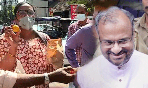 ബലാല്സംഗ കേസില് ഫ്രാങ്കോയുടെ കുറ്റവിമുക്തി പ്രതീക്ഷിച്ചിരുന്നു; മധുരം വിതരണം ചെയ്ത് അനുകൂലികള് ബലാല്സംഗ കേസില് ഫ്രാങ്കോയുടെ കുറ്റവിമുക്തി പ്രതീക്ഷിച്ചിരുന്നു; മധുരം വിതരണം ചെയ്ത് അനുകൂലികള്