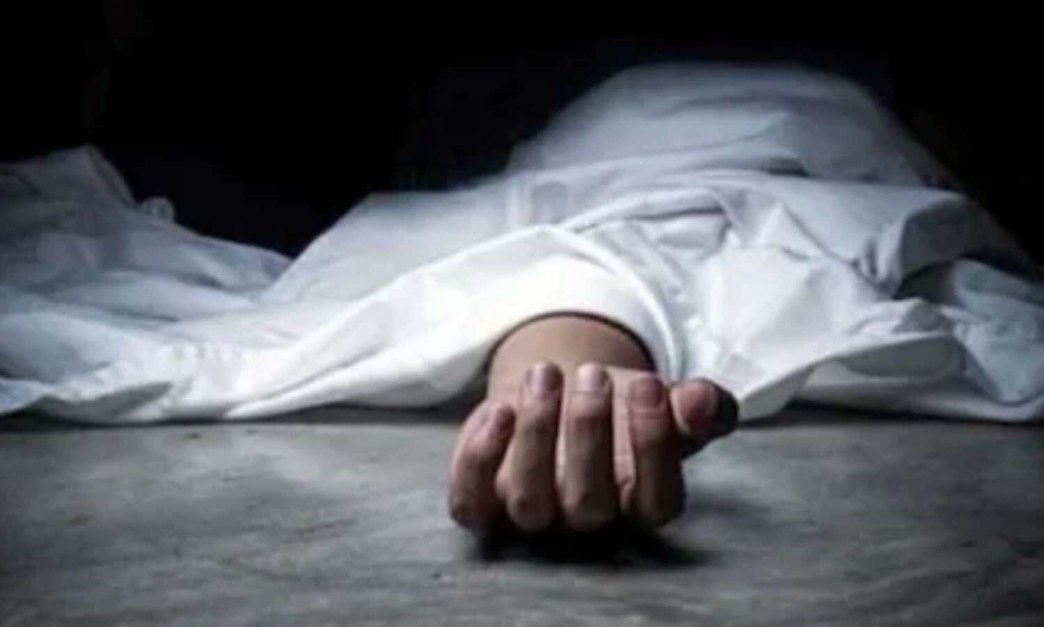 ആത്മഹത്യക്ക് ശ്രമിച്ച പെണ്കുട്ടി മരിച്ചു; 17 കാരന് പിടിയില് ആത്മഹത്യക്ക് ശ്രമിച്ച പെണ്കുട്ടി മരിച്ചു; 17 കാരന് പിടിയില്