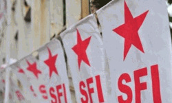 എസ്എഫ്ഐയുടെ കൊടിമരം തകര്ത്ത സംഭവത്തില് കോര്പ്പറേഷന് കൗണ്സിലറും യൂത്ത് കോണ്ഗ്രസ് നേതാക്കളും അറസ്റ്റില് എസ്എഫ്ഐയുടെ കൊടിമരം തകര്ത്ത സംഭവത്തില് കോര്പ്പറേഷന് കൗണ്സിലറും യൂത്ത് കോണ്ഗ്രസ് നേതാക്കളും അറസ്റ്റില്