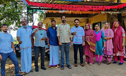 കുടിവെള്ളക്ഷാമം: പ്രതിപക്ഷ കൗണ്സിലര്മാര് പെരിന്തല്മണ്ണ വാട്ടര് അതോറിറ്റി ഓഫിസിനുമുന്നില് ധര്ണ നടത്തി കുടിവെള്ളക്ഷാമം: പ്രതിപക്ഷ കൗണ്സിലര്മാര് പെരിന്തല്മണ്ണ വാട്ടര് അതോറിറ്റി ഓഫിസിനുമുന്നില് ധര്ണ നടത്തി