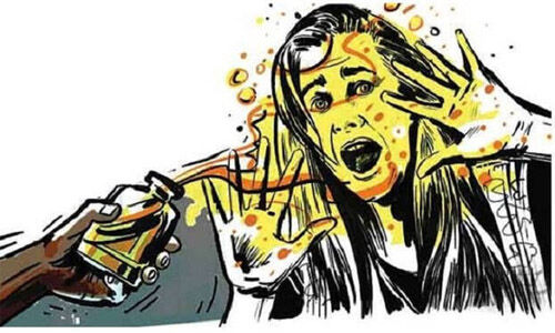 അമ്പലവയലില് ആസിഡ് ആക്രമണത്തിന് ഇരയായ കണ്ണൂര് സ്വദേശിനി മരിച്ചു അമ്പലവയലില് ആസിഡ് ആക്രമണത്തിന് ഇരയായ കണ്ണൂര് സ്വദേശിനി മരിച്ചു