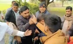 കുട്ടികളെ ഓടിക്കാന് വെടിയുതിര്ത്തു; മന്ത്രിപുത്രനെ ഓടിച്ചിട്ട് തല്ലി നാട്ടുകാര് (വീഡിയോ) കുട്ടികളെ ഓടിക്കാന് വെടിയുതിര്ത്തു; മന്ത്രിപുത്രനെ ഓടിച്ചിട്ട് തല്ലി നാട്ടുകാര് (വീഡിയോ)