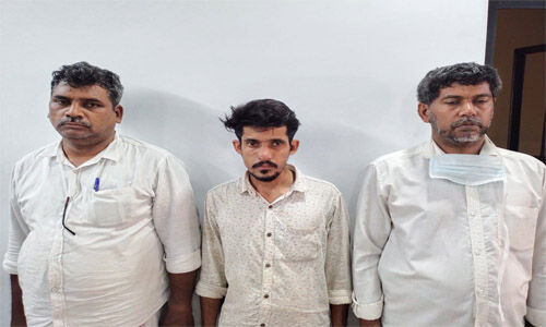 യുട്യൂബ് ചാനലില് പാട്ട് പാടുന്നതിന് വേണ്ടി കൂട്ടികൊണ്ട് പോയി 12 കാരനെ പ്രകൃതി വിരുദ്ധ പീഢനത്തിന് ഇരയാക്കി;മൂന്ന് പേര് അറസ്റ്റില് യുട്യൂബ് ചാനലില് പാട്ട് പാടുന്നതിന് വേണ്ടി കൂട്ടികൊണ്ട് പോയി 12 കാരനെ പ്രകൃതി വിരുദ്ധ പീഢനത്തിന് ഇരയാക്കി;മൂന്ന് പേര് അറസ്റ്റില്