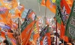 യുപിയില്‍ ബിജെപി സ്ഥാനാര്‍ത്ഥിയുടെ വാഹനവ്യൂഹത്തിനുനേരെ കല്ലേറ്