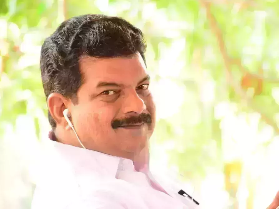 അധിക ഭൂമി; രേഖകള് ഹാജരാക്കാന് പി വി അന്വറിന് സമയം നീട്ടിനല്കി അധിക ഭൂമി; രേഖകള് ഹാജരാക്കാന് പി വി അന്വറിന് സമയം നീട്ടിനല്കി