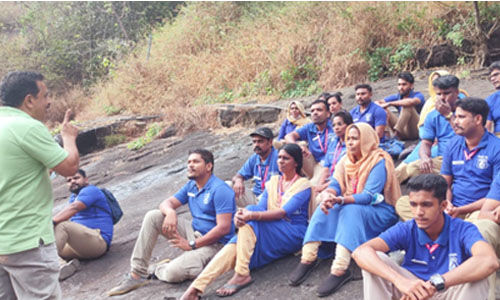 അമ്പുമല ആദിവാസി കോളനി നിവാസികളോടൊപ്പം റിപബ്ലിക് ദിനം ആഘോഷിച്ച് ട്രോമാ കെയര് പ്രവര്ത്തകര് അമ്പുമല ആദിവാസി കോളനി നിവാസികളോടൊപ്പം റിപബ്ലിക് ദിനം ആഘോഷിച്ച് ട്രോമാ കെയര് പ്രവര്ത്തകര്