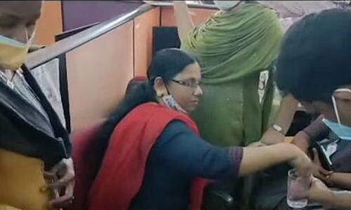 എംജി സര്‍വകലാശാല എംബിഎ മാര്‍ക്ക്‌ലിസ്റ്റിന് ഒന്നരലക്ഷം രൂപ കൈക്കൂലി; യൂനിവേഴ്‌സിറ്റി ജീവനക്കാരി വിജിലന്‍സ് പിടിയില്‍