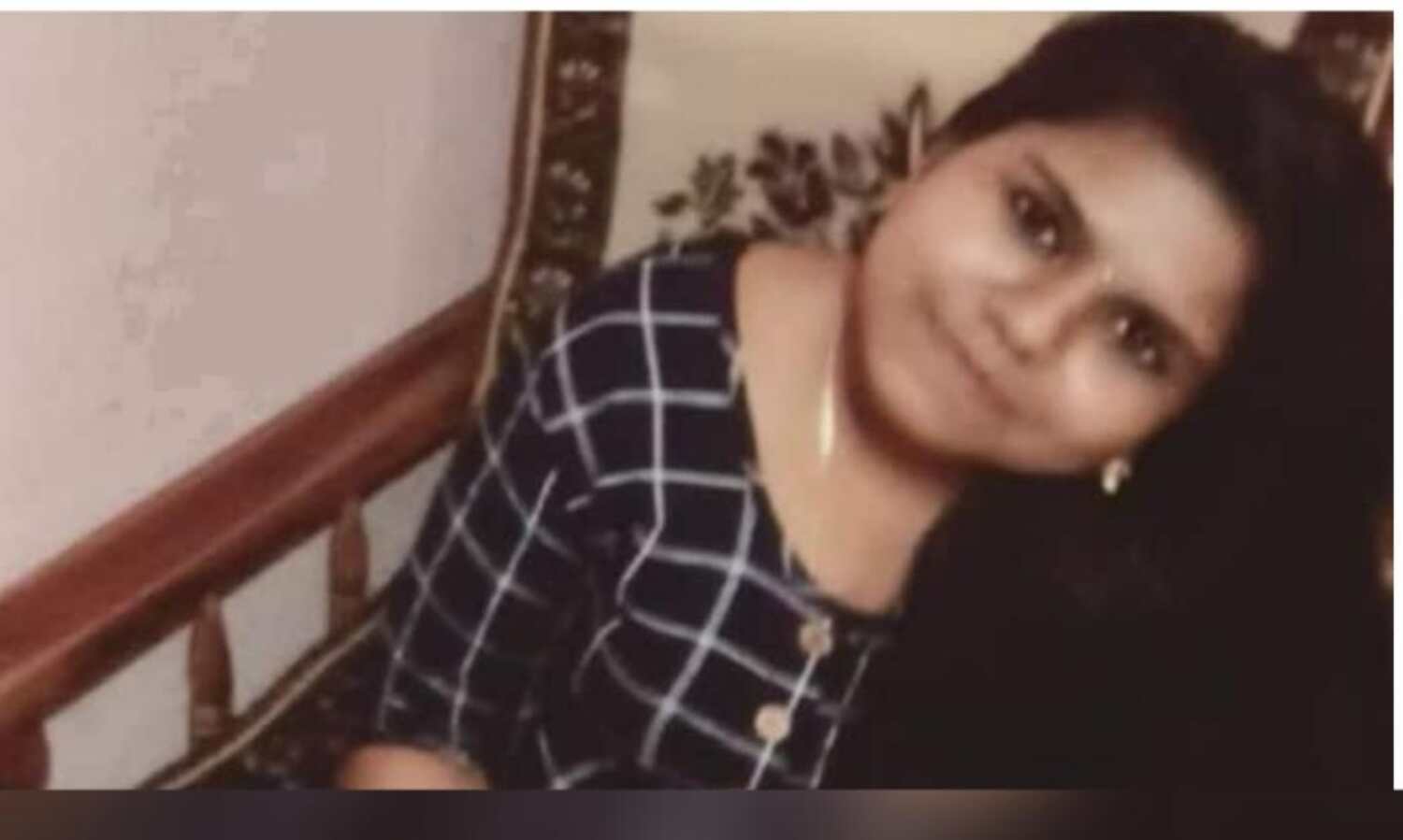 പരീക്ഷഫീസ് അടയ്ക്കാനായില്ല; കോളജ് വിദ്യാര്ഥിനി ജീവനൊടുക്കി പരീക്ഷഫീസ് അടയ്ക്കാനായില്ല; കോളജ് വിദ്യാര്ഥിനി ജീവനൊടുക്കി