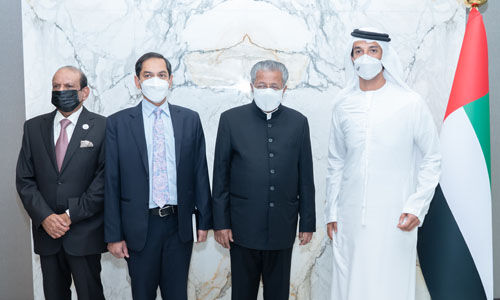 മുഖ്യമന്ത്രി പിണറായി വിജയന് ഊഷ്മള സ്വീകരണം; യുഎഇ സാമ്പത്തിക വകുപ്പ് മന്ത്രിയുമായി മുഖ്യമന്ത്രി കൂടിക്കാഴ്ച നടത്തി മുഖ്യമന്ത്രി പിണറായി വിജയന് ഊഷ്മള സ്വീകരണം; യുഎഇ സാമ്പത്തിക വകുപ്പ് മന്ത്രിയുമായി മുഖ്യമന്ത്രി കൂടിക്കാഴ്ച നടത്തി