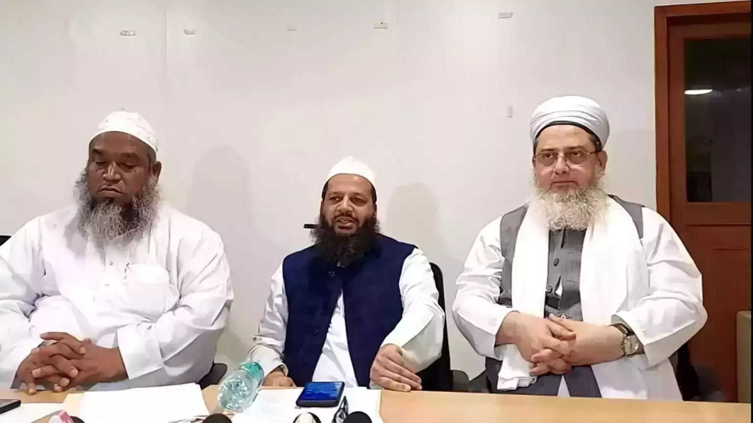 തങ്ങള് വെറും വോട്ട് ബാങ്കുകള് അല്ല, തിരഞ്ഞെടുപ്പില് പാഠം പഠിപ്പിക്കും: കോണ്ഗ്രസിനെതിരേ മുസ്ലിം മത നേതാക്കള് തങ്ങള് വെറും വോട്ട് ബാങ്കുകള് അല്ല, തിരഞ്ഞെടുപ്പില് പാഠം പഠിപ്പിക്കും: കോണ്ഗ്രസിനെതിരേ മുസ്ലിം മത നേതാക്കള്