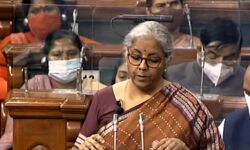 കേന്ദ്ര ബജറ്റ് 2022: കോര്‍പറേറ്റ് സര്‍ചാര്‍ജ് കുറച്ചു