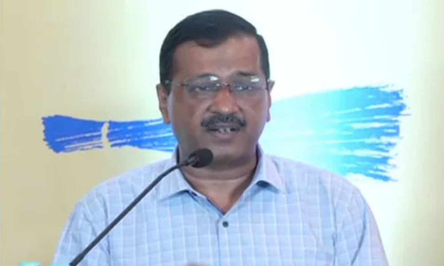 കോണ്ഗ്രസ്സിന് വോട്ട് ചെയ്യുന്നത് ബിജെപിക്ക് വോട്ട് ചെയ്യുന്നതിനു തുല്യമെന്ന് കെജ്രിവാള് കോണ്ഗ്രസ്സിന് വോട്ട് ചെയ്യുന്നത് ബിജെപിക്ക് വോട്ട് ചെയ്യുന്നതിനു തുല്യമെന്ന് കെജ്രിവാള്