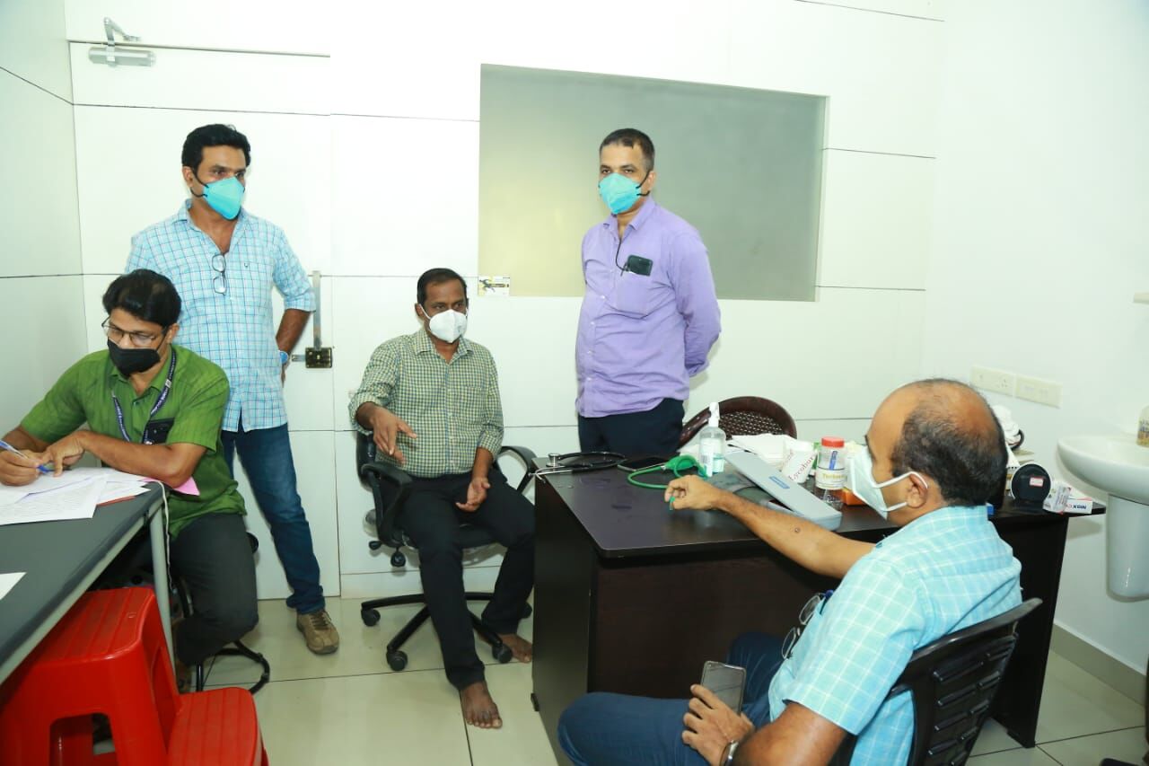 പെരിന്തല്മണ്ണ ജില്ലാ ആശുപത്രിയിലെ ഡോക്ടര് കൈക്കൂലി വാങ്ങുന്നതിനിടെ പിടിയില് പെരിന്തല്മണ്ണ ജില്ലാ ആശുപത്രിയിലെ ഡോക്ടര് കൈക്കൂലി വാങ്ങുന്നതിനിടെ പിടിയില്