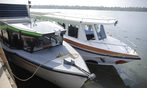 കന്നിയാത്രയുമായി മുസിരിസിന്റെ എംഎച്ച്പി ഹെര്മപോളന് ബോട്ട് കന്നിയാത്രയുമായി മുസിരിസിന്റെ എംഎച്ച്പി ഹെര്മപോളന് ബോട്ട്