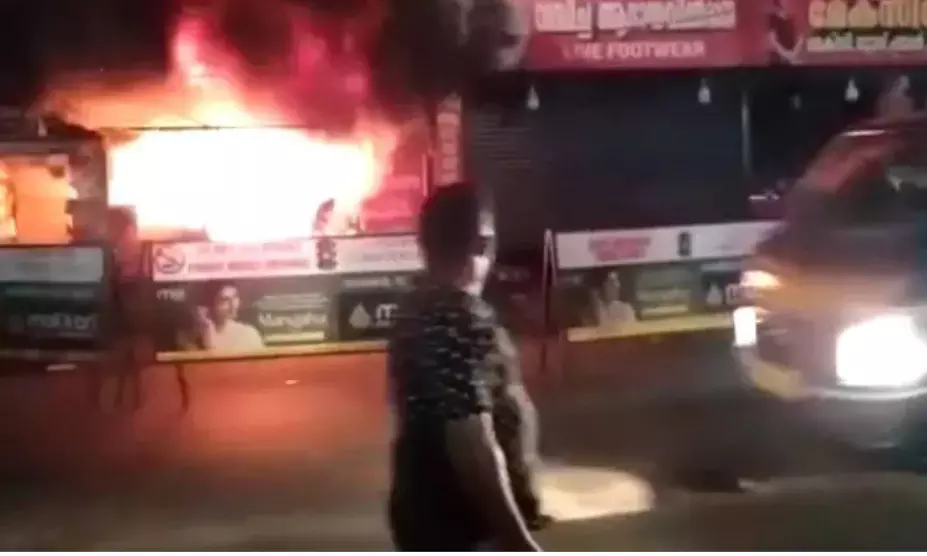 കോഴിക്കോട് കുറ്റ്യാടിയില്‍ വന്‍ തീപ്പിടിത്തം; മൂന്നു കടകള്‍ കത്തി നശിച്ചു, ലക്ഷങ്ങളുടെ നഷ്ടം