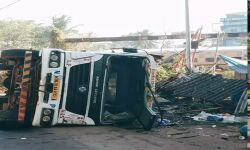 തലശ്ശേരിയില്‍ ഗ്യാസ് ടാങ്കര്‍ ലോറി മറിഞ്ഞു;ടാങ്കറില്‍ ചോര്‍ച്ചയുണ്ടാകാതിരുന്നതിനാല്‍ ഒഴിവായത് വന്‍ ദുരന്തം