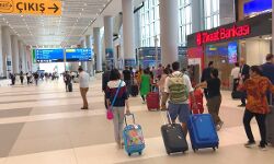 അന്താരാഷ്ട്ര യാത്രക്കാര്‍ സ്വയം നിരീക്ഷണം നടത്തണം; രോഗലക്ഷണമുണ്ടെങ്കില്‍ മാത്രം കൊവിഡ് പരിശോധന